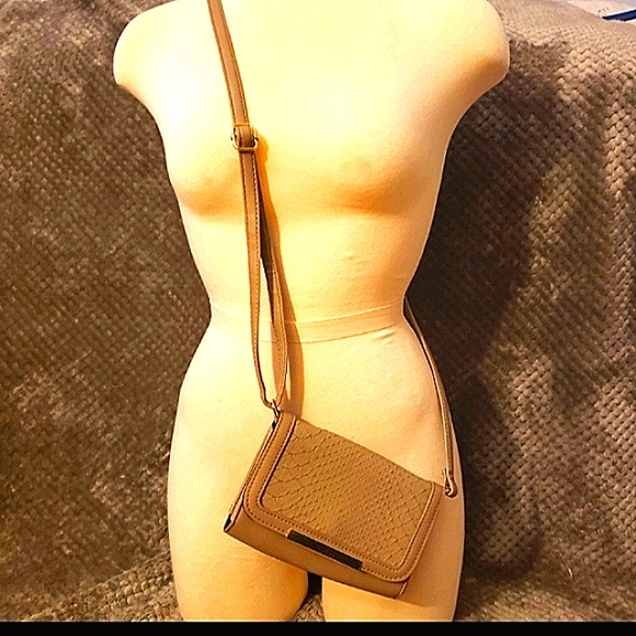 Guess Snake textured Crossbody - Picture 2 of 4